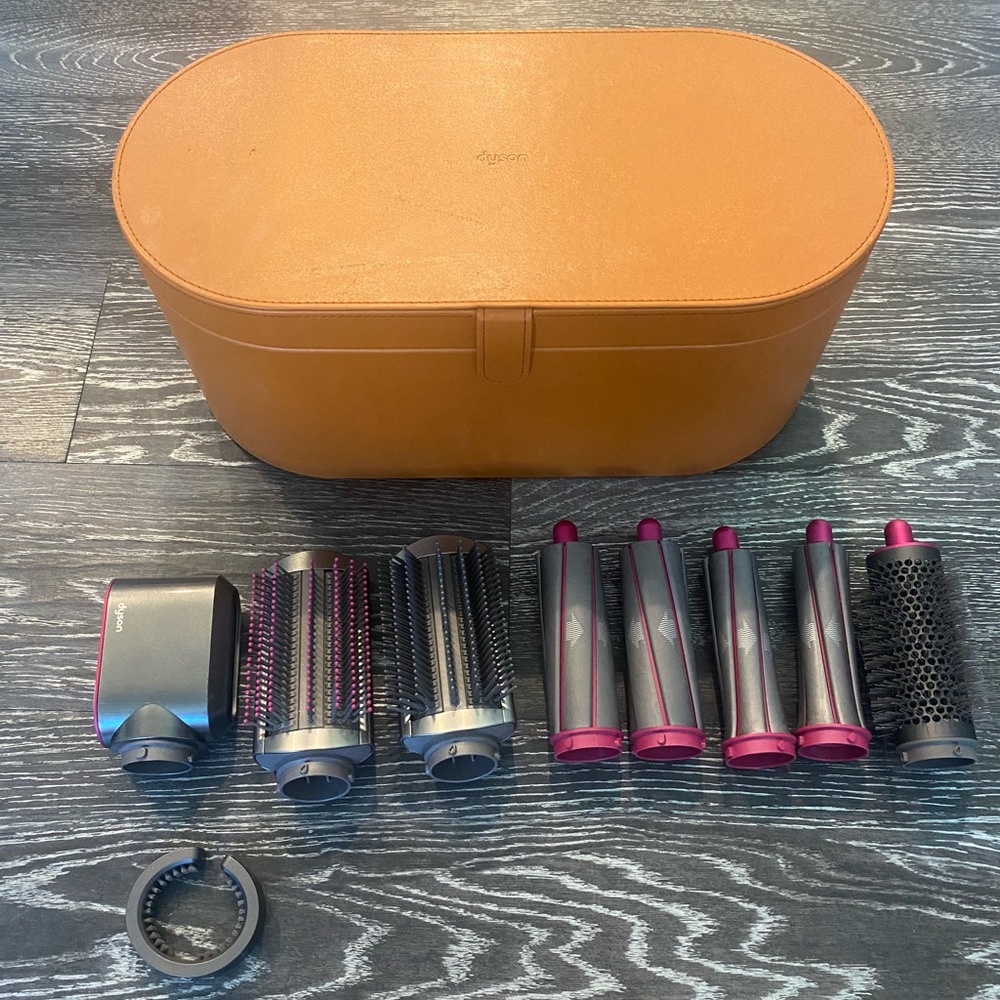 Dyson Airwrap complete attachments and case *WAND NOT INCLUDED*